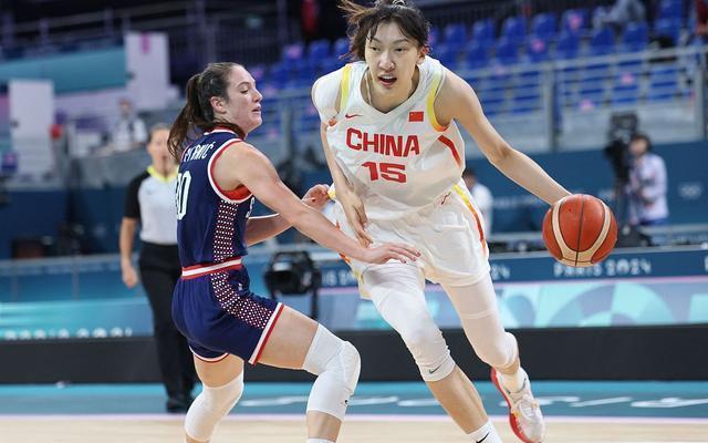 爱游戏体育-科维托娃重返赛场，刷新纪录首场状态出色，塞尔维亚队观众沸腾！