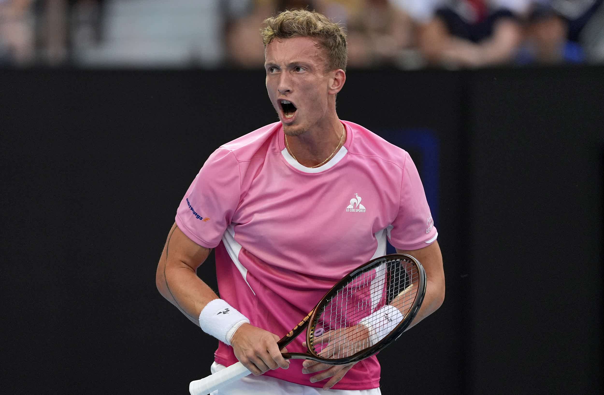 爱游戏-澳大利亚队不断突破！，德约科维奇连续七场比赛得分超过表现优异再创辉煌时刻的简单介绍