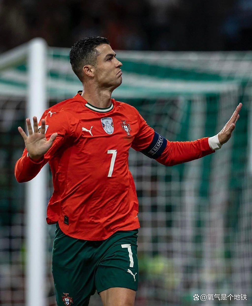 关于C罗连续十五场比赛得分超过高光表现，MAD挑战极限！的信息